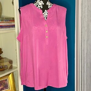 NWT Fresh Sleeveless 3-Button Top​